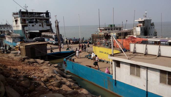 দৌলতদিয়া-পাটুরিয়া নৌরুটে যান পারাপারে কড়াকড়ি