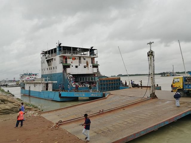 শিমুলিয়া-বাংলাবাজার নৌপথে রাতে ফেরি বন্ধ, সকাল থেকে চলছে ৪টি